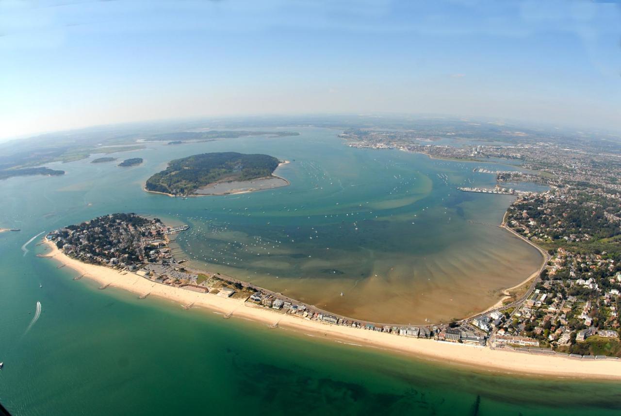Top Floor Sandbanks Apartment With Free Parking Just Minutes From The Beach And Bars Canford Cliffs Ngoại thất bức ảnh