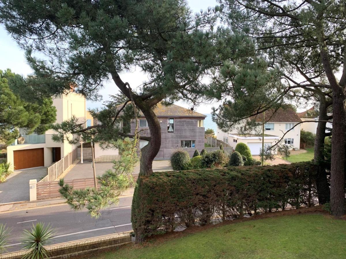 Top Floor Sandbanks Apartment With Free Parking Just Minutes From The Beach And Bars Canford Cliffs Ngoại thất bức ảnh