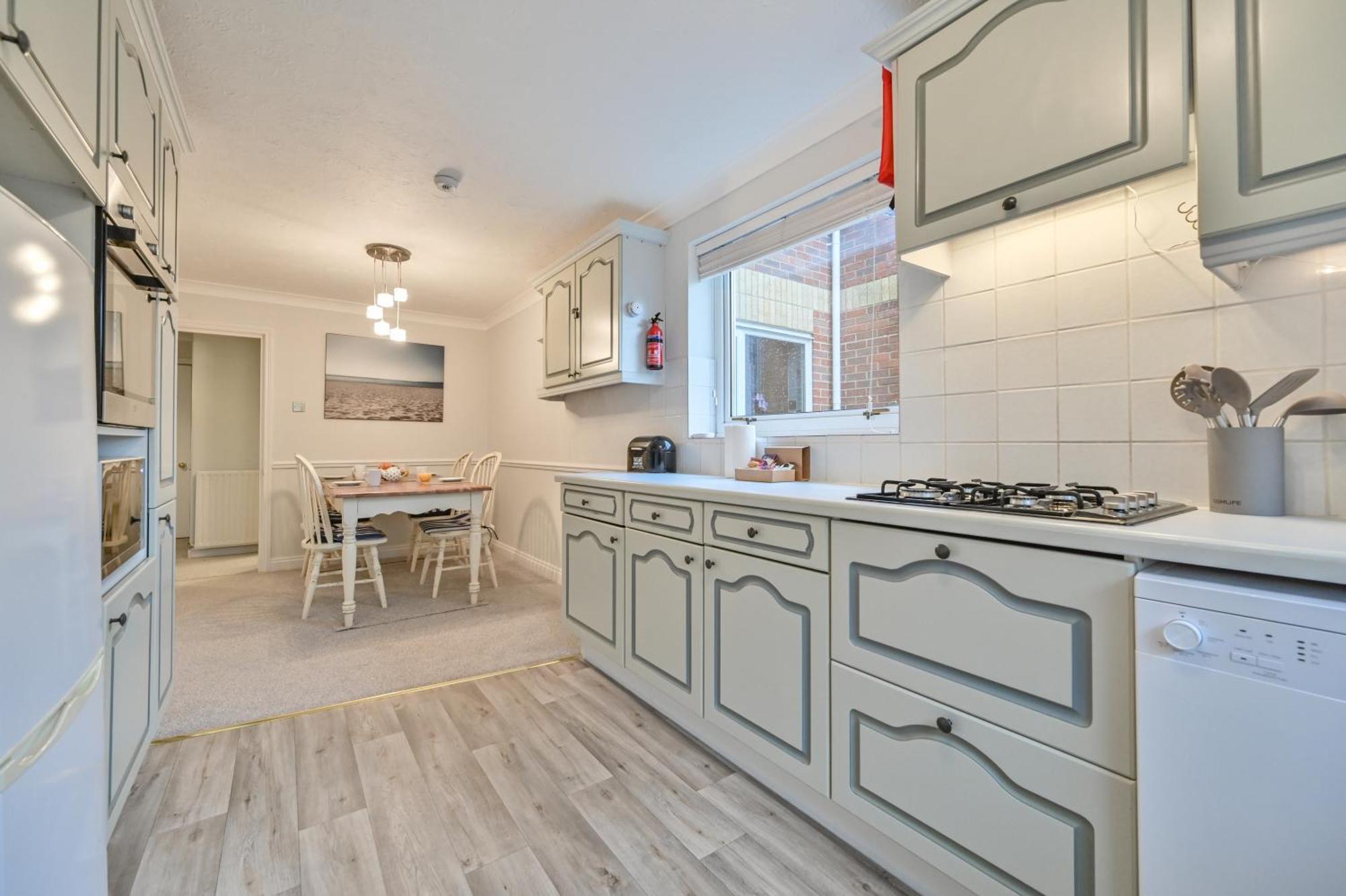 Top Floor Sandbanks Apartment With Free Parking Just Minutes From The Beach And Bars Canford Cliffs Ngoại thất bức ảnh