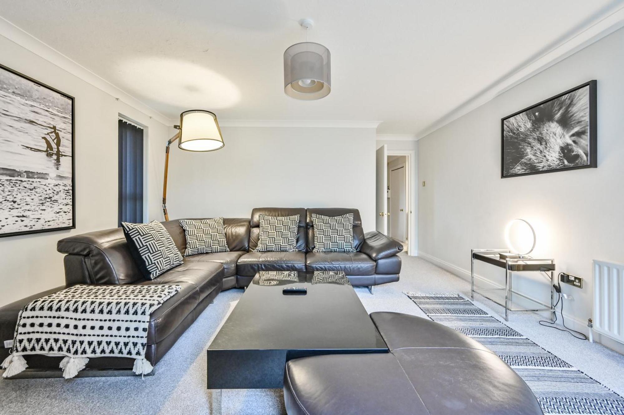 Top Floor Sandbanks Apartment With Free Parking Just Minutes From The Beach And Bars Canford Cliffs Ngoại thất bức ảnh