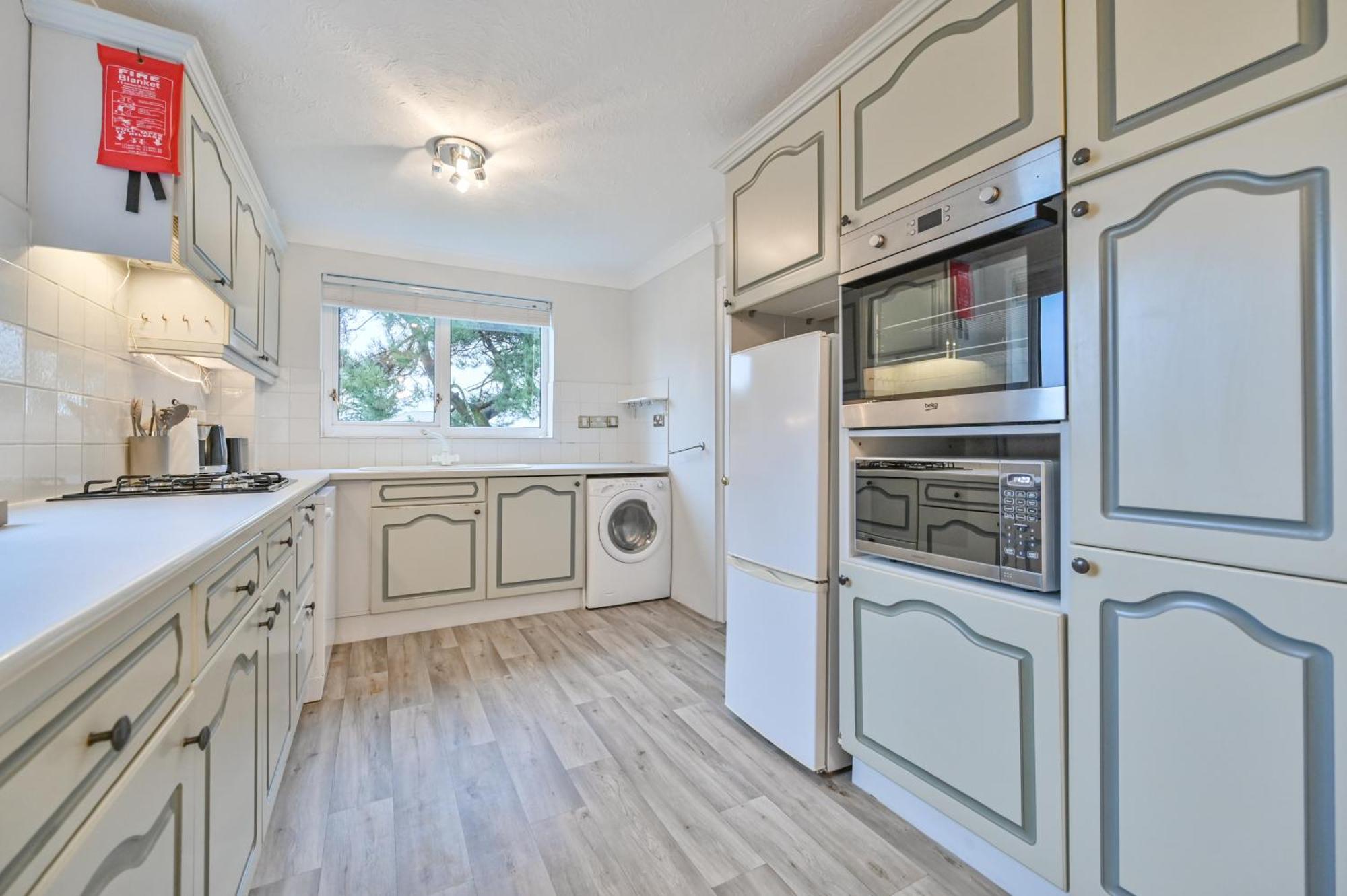Top Floor Sandbanks Apartment With Free Parking Just Minutes From The Beach And Bars Canford Cliffs Ngoại thất bức ảnh