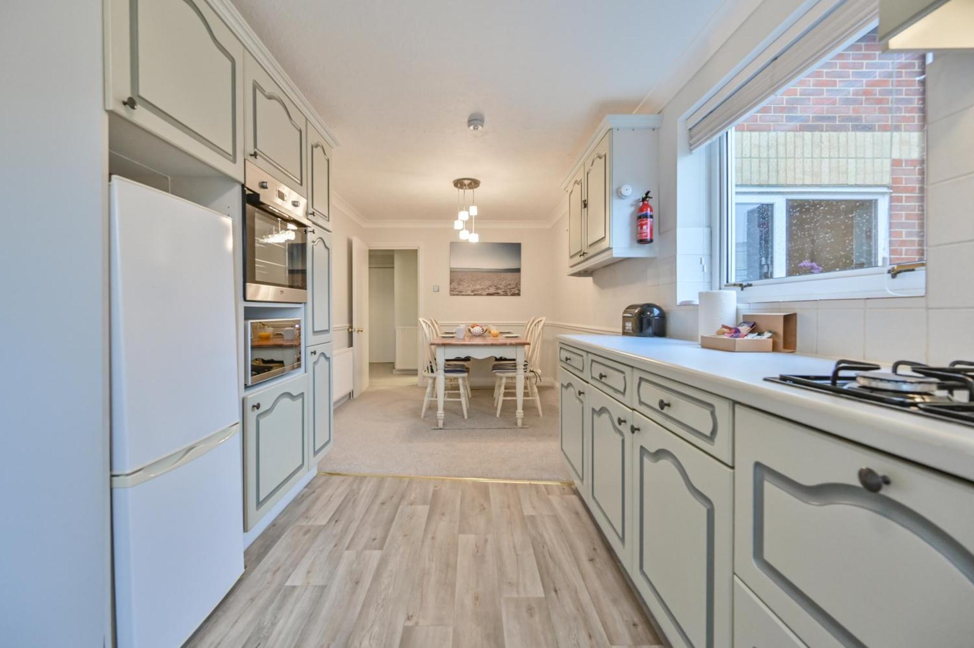 Top Floor Sandbanks Apartment With Free Parking Just Minutes From The Beach And Bars Canford Cliffs Ngoại thất bức ảnh