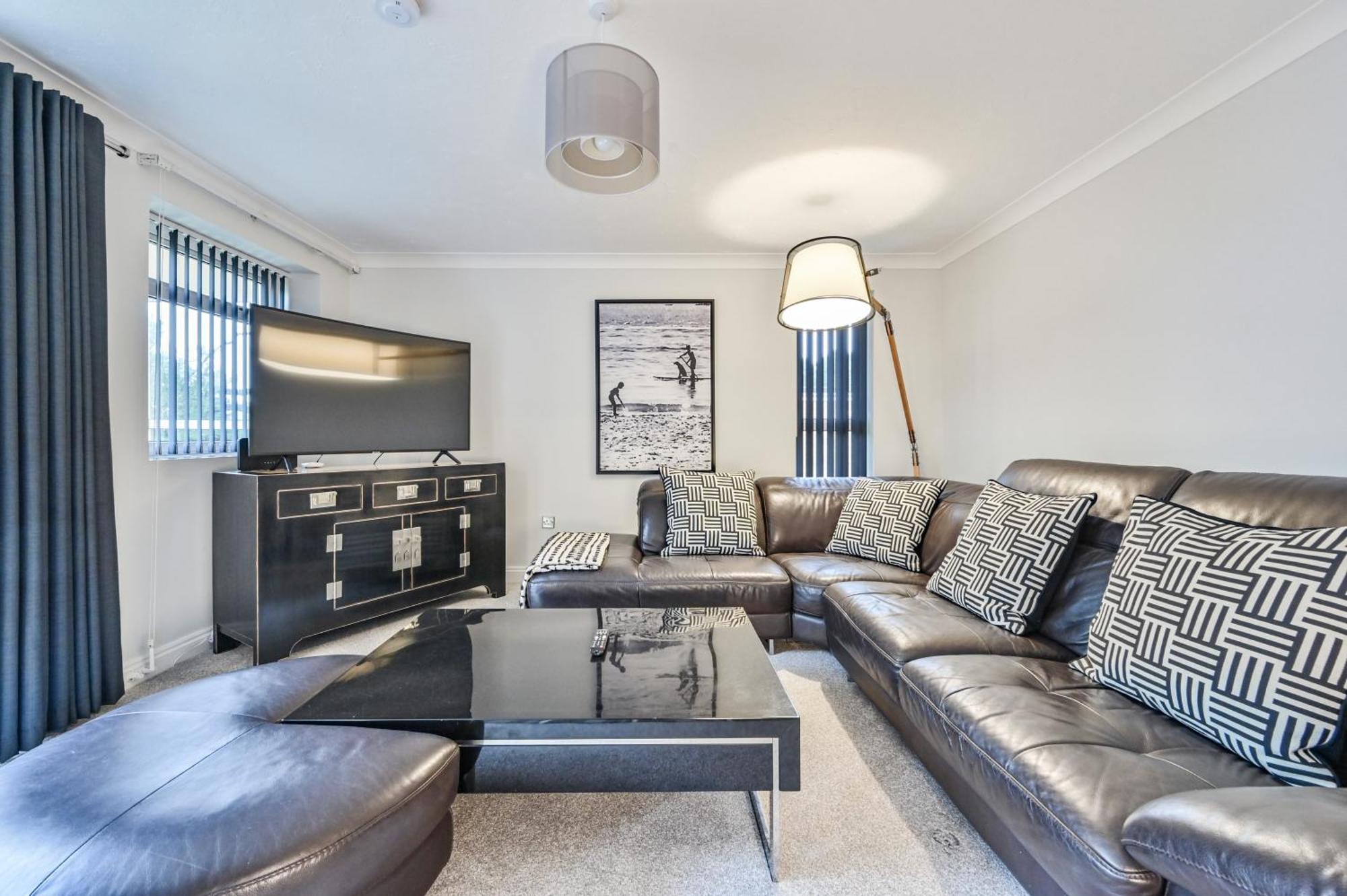 Top Floor Sandbanks Apartment With Free Parking Just Minutes From The Beach And Bars Canford Cliffs Ngoại thất bức ảnh