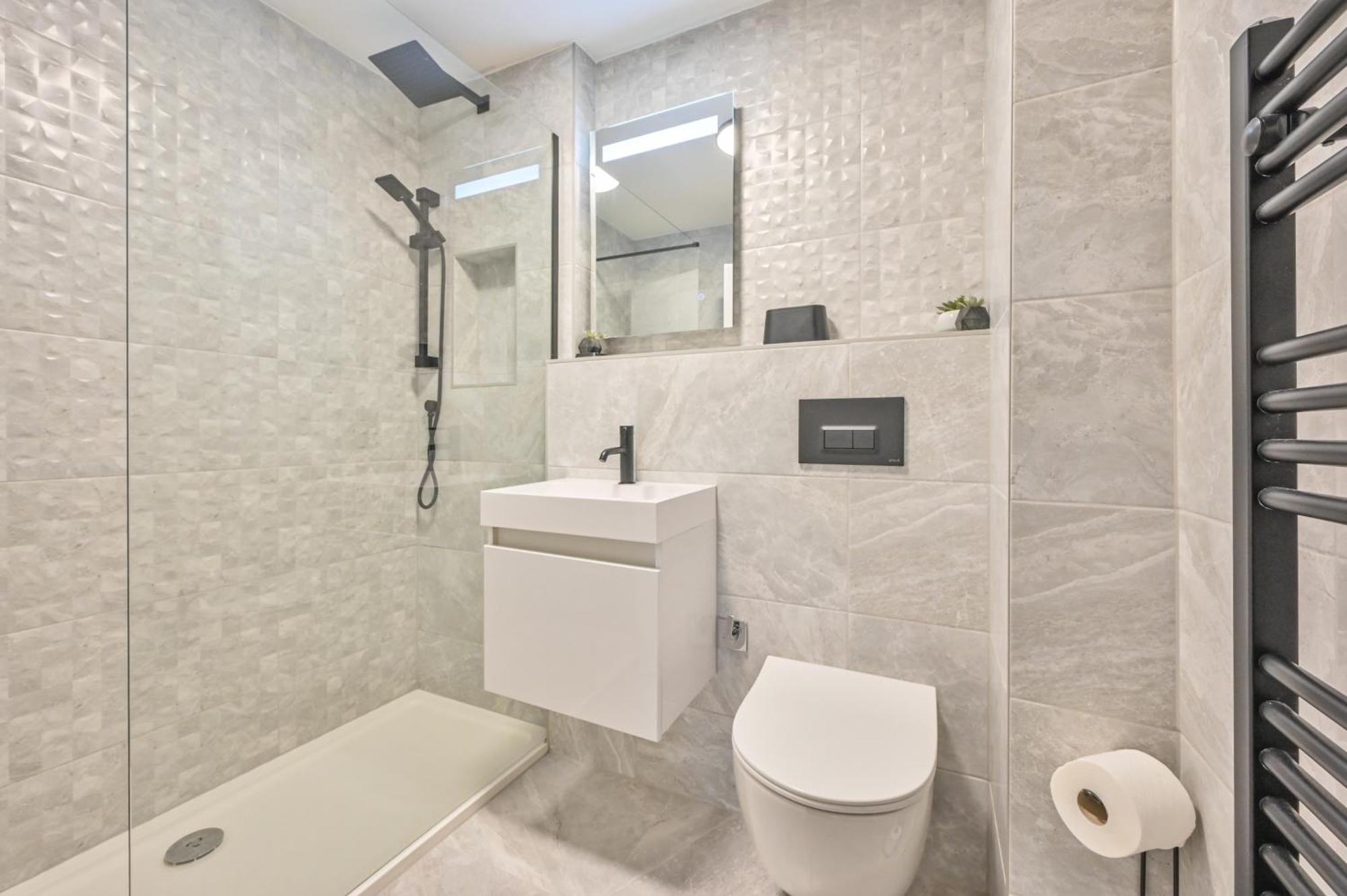 Top Floor Sandbanks Apartment With Free Parking Just Minutes From The Beach And Bars Canford Cliffs Ngoại thất bức ảnh