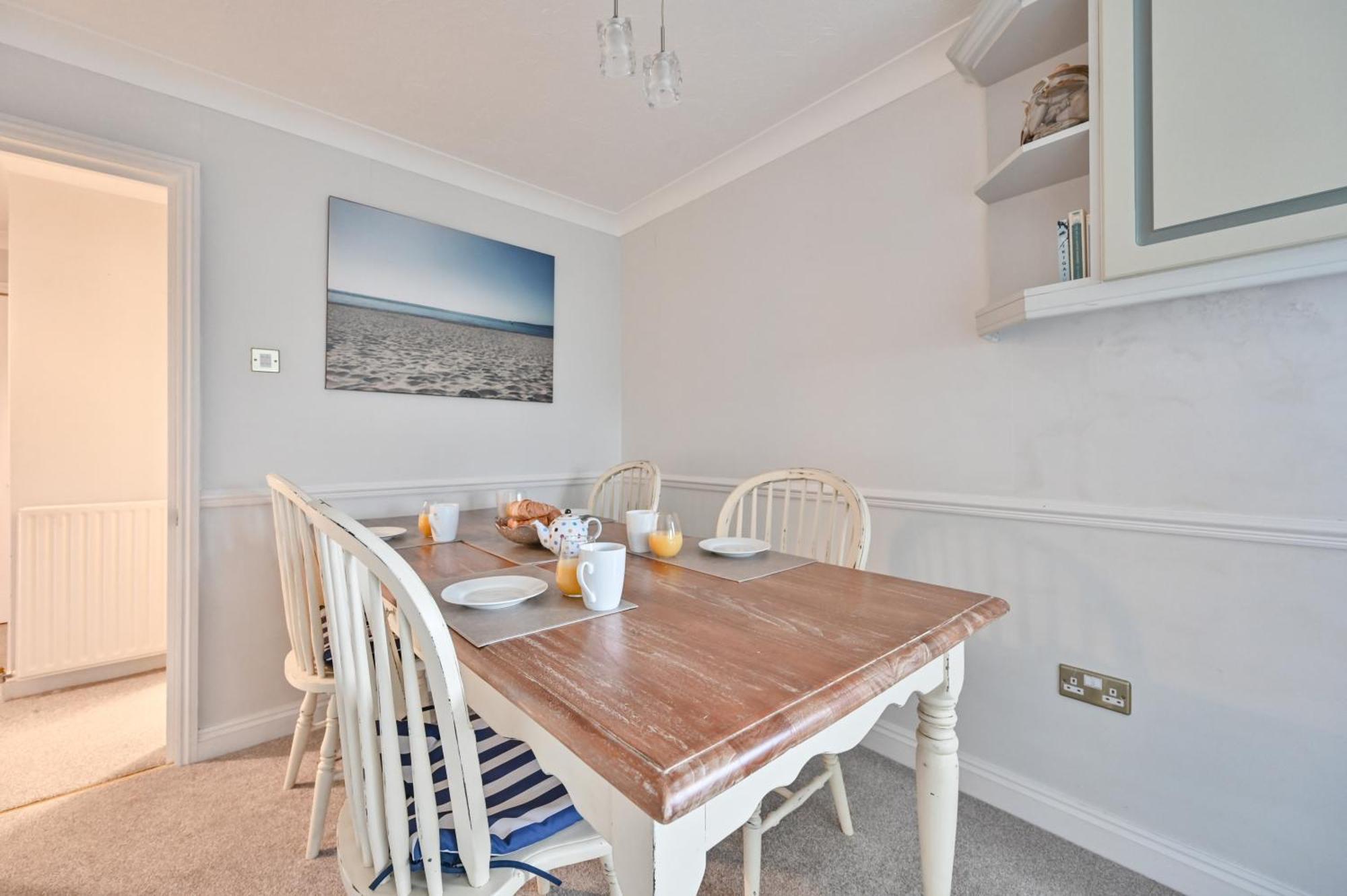 Top Floor Sandbanks Apartment With Free Parking Just Minutes From The Beach And Bars Canford Cliffs Ngoại thất bức ảnh