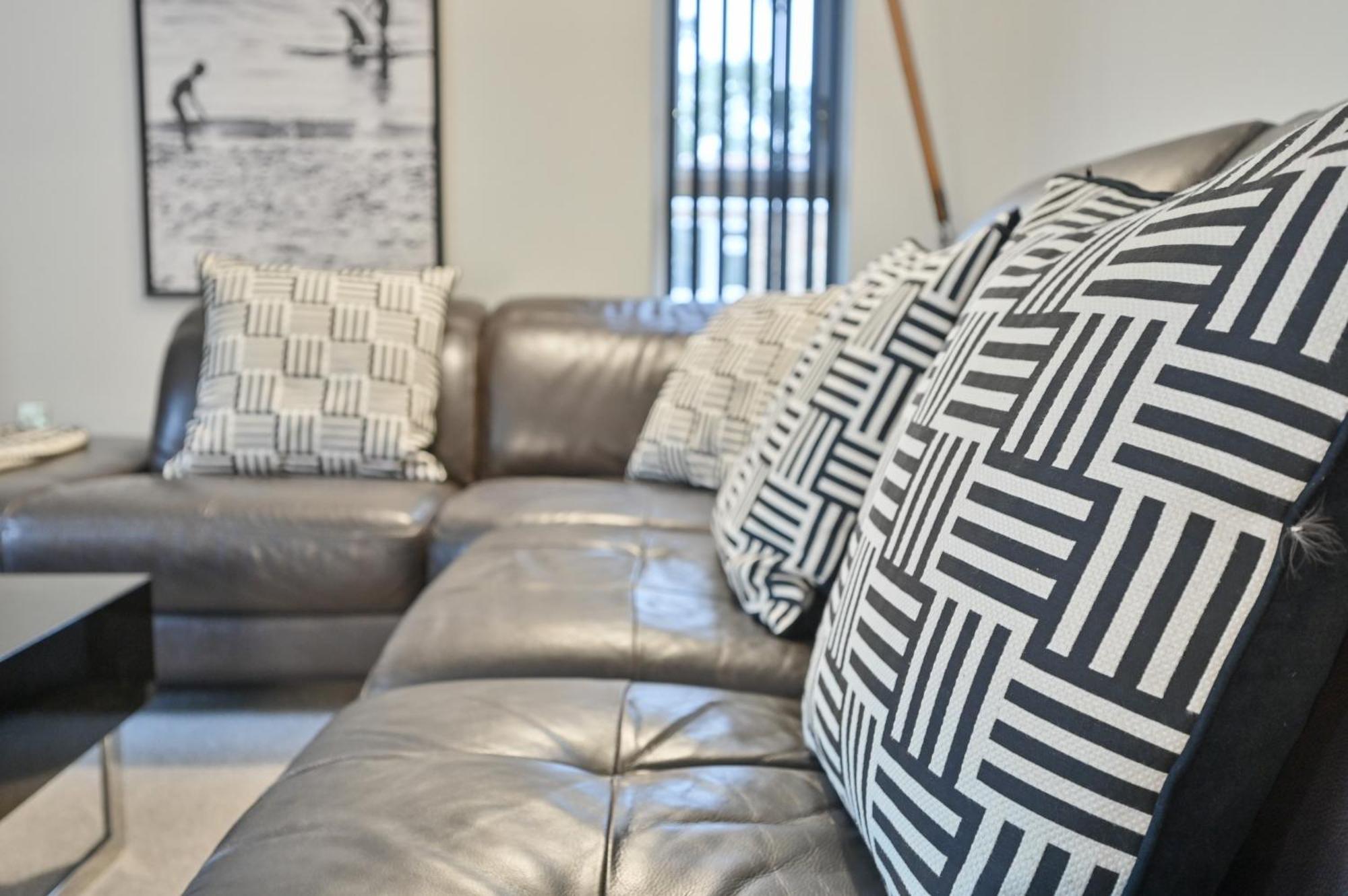 Top Floor Sandbanks Apartment With Free Parking Just Minutes From The Beach And Bars Canford Cliffs Ngoại thất bức ảnh